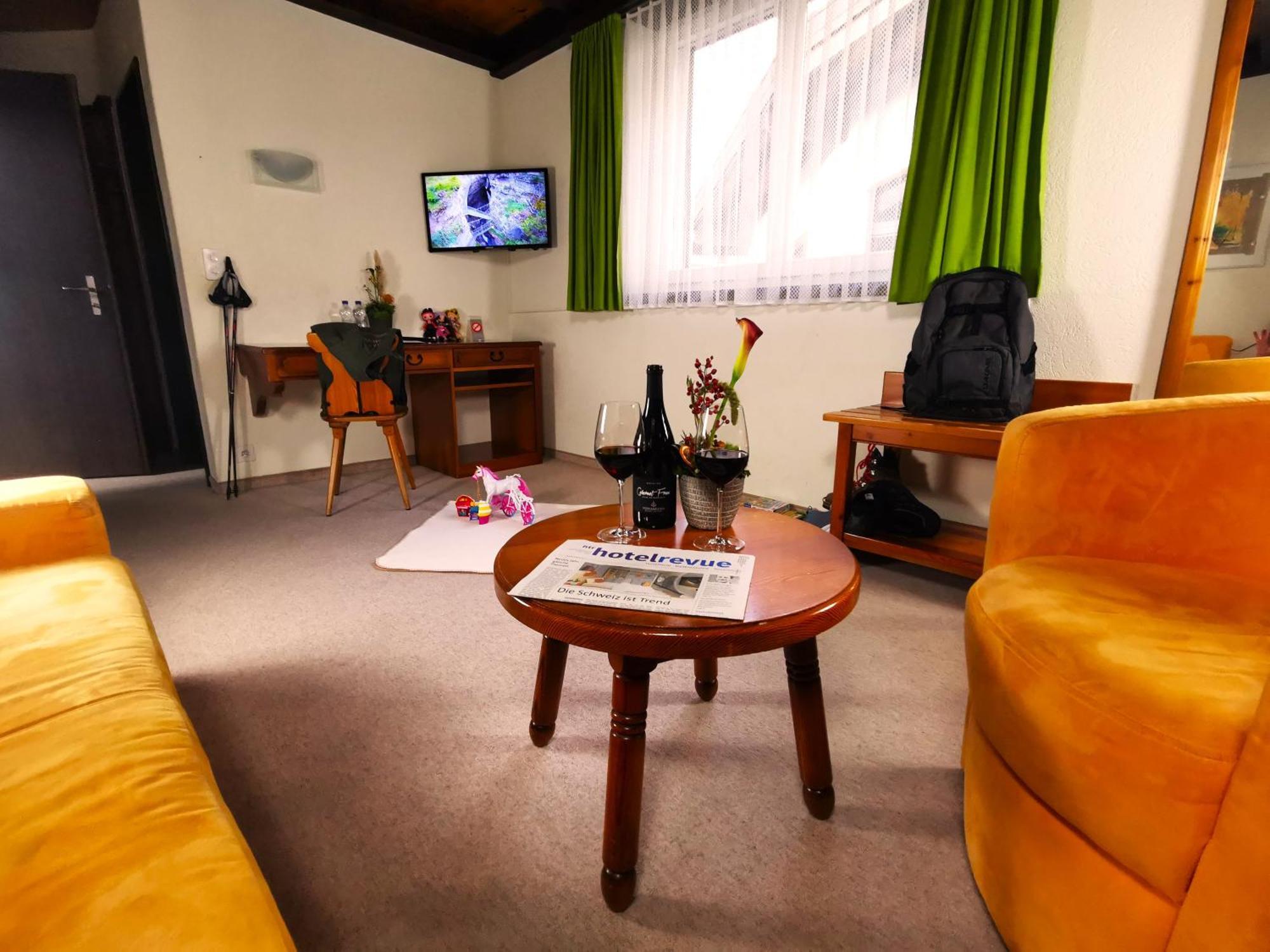 Hotel Alpenblick-Leukerbad-Therme Zimmer foto