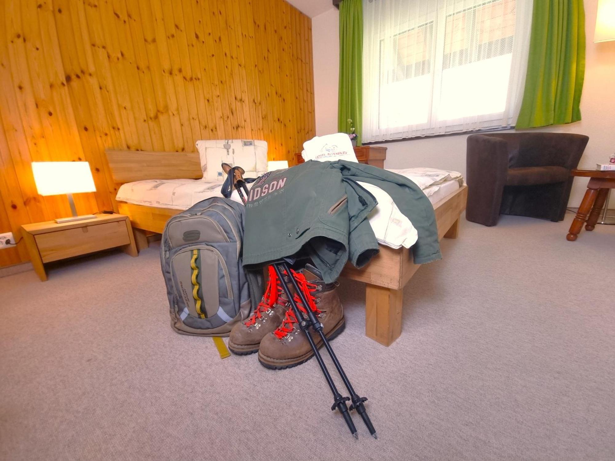 Hotel Alpenblick-Leukerbad-Therme Zimmer foto
